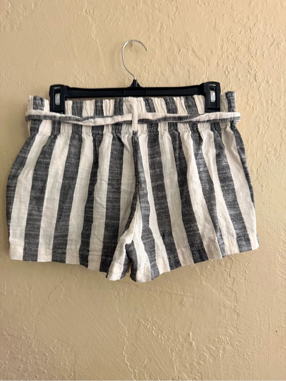 High-Waist Striped Tie-Belt Shorts - Black & White